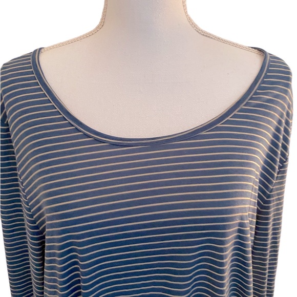LulaRoe blue & white striped tee, 3X, great condition. - Picture 4 of 12